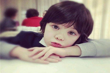 给男孩子起什么名字 怎么给男孩起名字 给男孩子起什么名字 怎么给男孩起名字