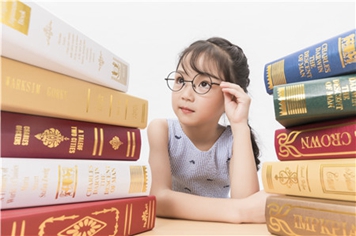 女孩取名字萱 用萱为女宝宝起名(女宝宝取名什么萱好听两个字的)