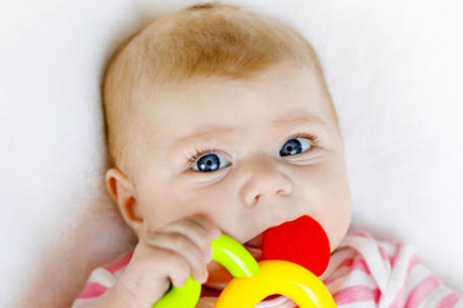 给刚出生的女婴取名 新生儿女宝宝取名字大全