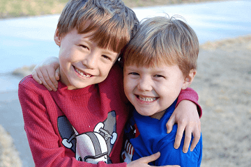 男双胞胎起名双叠字(双胞胎男宝宝取名大全)