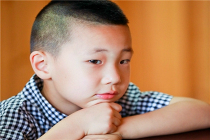 方姓男虎宝宝起名字 取霸气点的名字(方姓虎年男孩取名带虎的名字)