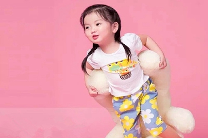 100分的何姓女孩名字 取名字何姓女孩名字