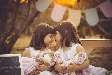 最美双胞胎女孩名字(大气不俗的双胞胎女孩名字)