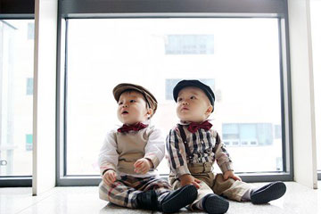 男双胞胎起名文艺(双胞胎齐上阵的小说男主角许多小妈)