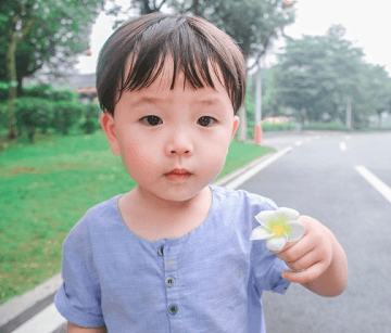 姓李的男孩名字大全两个字(姓李100分男孩名字大全集)