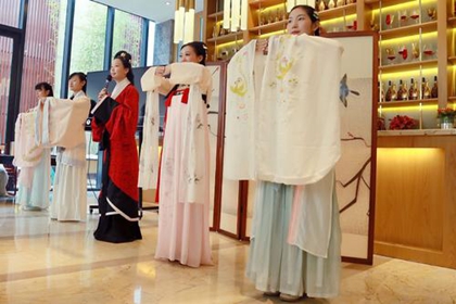 有寓意的汉服店铺名字 卖汉服的店应该取什么名字